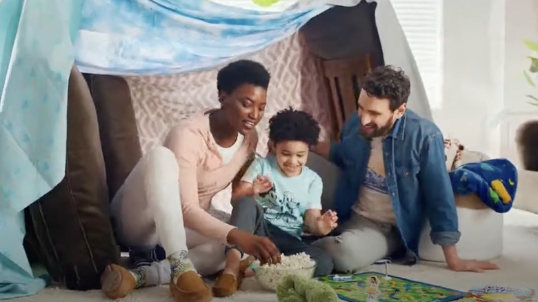 Voici pourquoi la chanson de la publicité « Family Fun » de The Kohl est si familière