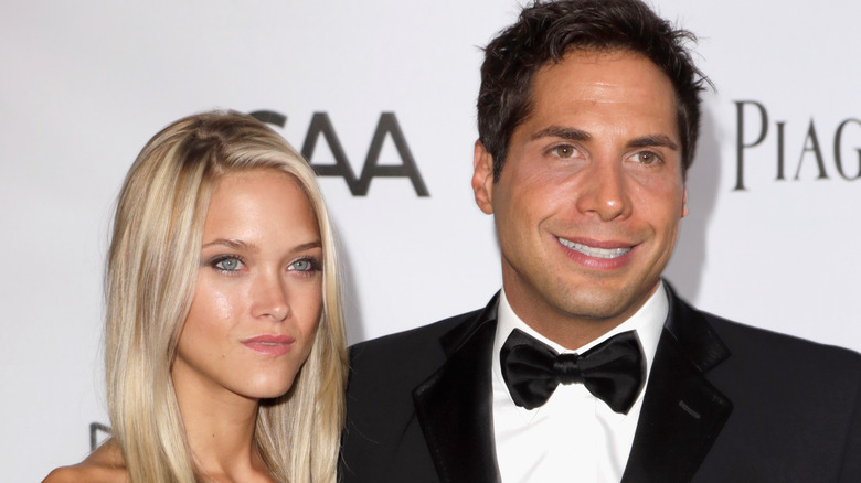 Abbey Wilson et Joe Francis posant ensemble