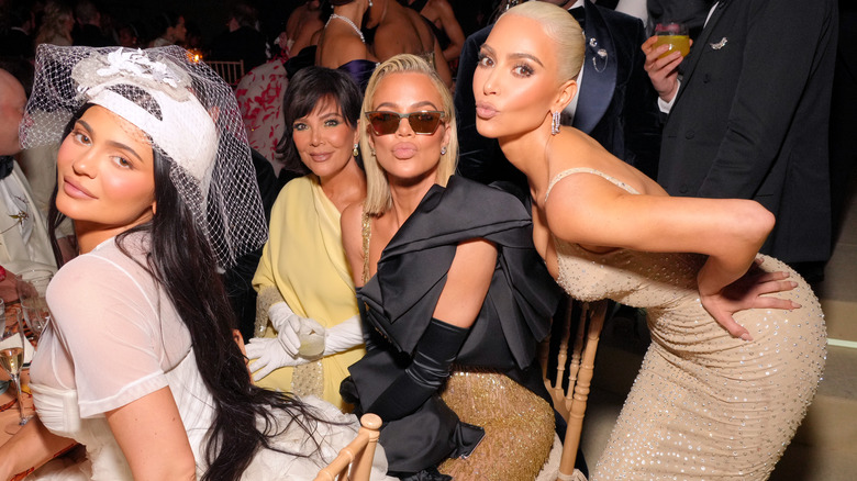 Kris Jenner avec ses filles au Met Gala