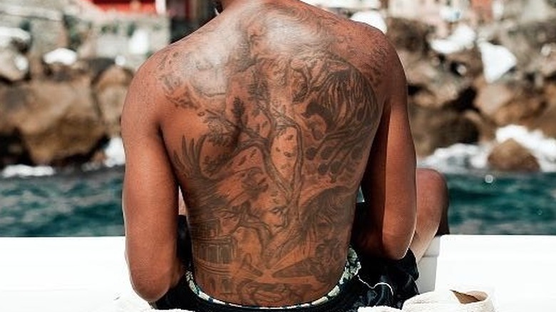 Les tatouages ​​dans le dos de Chris Bosh