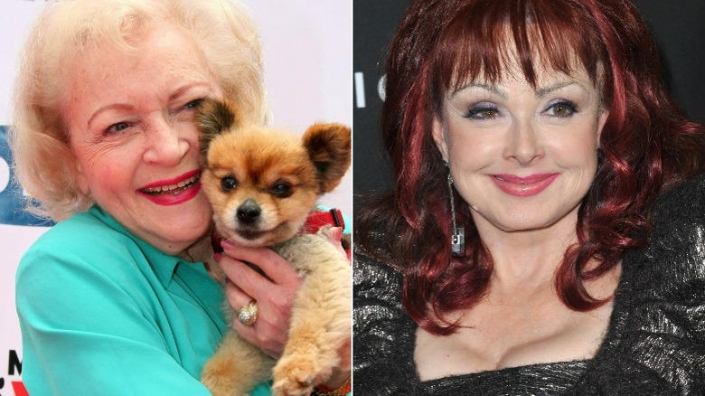 Betty White tenant un chiot, Naomi Judd souriant