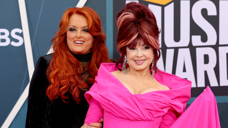 Wyonna Judd, Naomi Judd posant