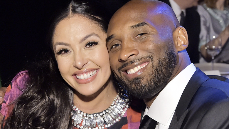 Kobe Bryant avec sa femme Vanessa, souriant