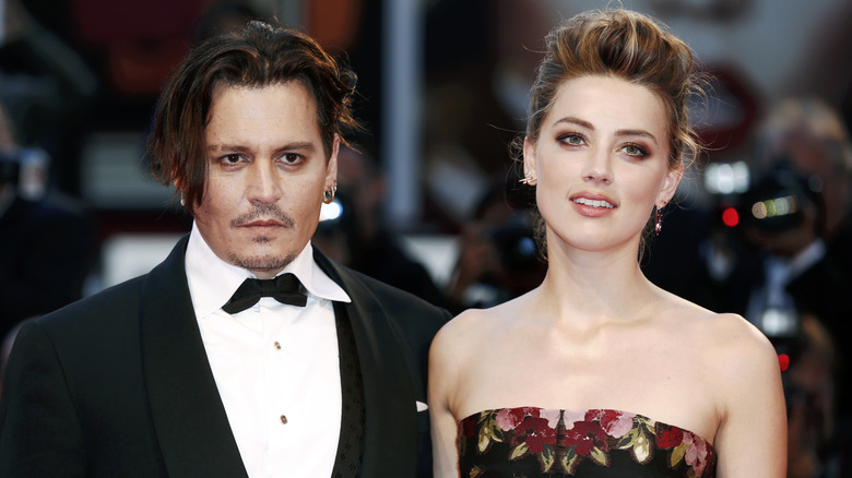 Johnny Depp et Amber Heard posent