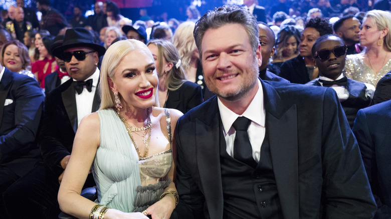 Gwen Stefani et Blake Shelton souriant