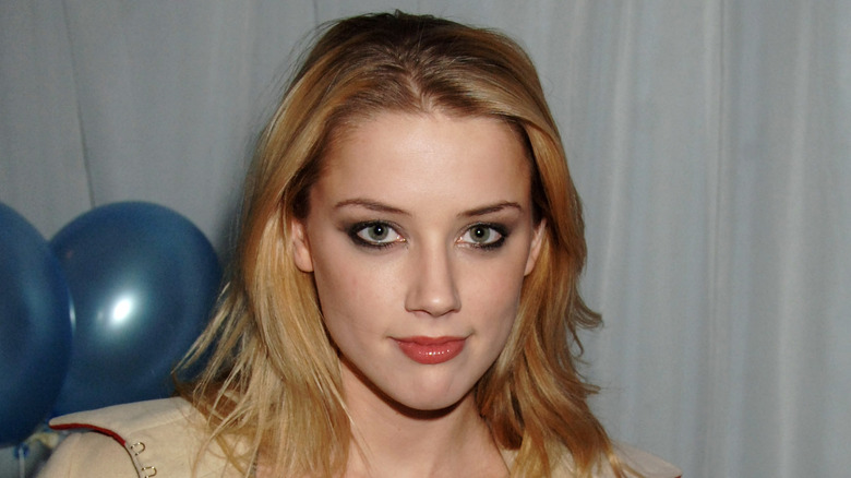 Amber Heard posant 