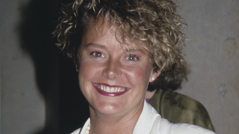 Amanda Bearse souriante 