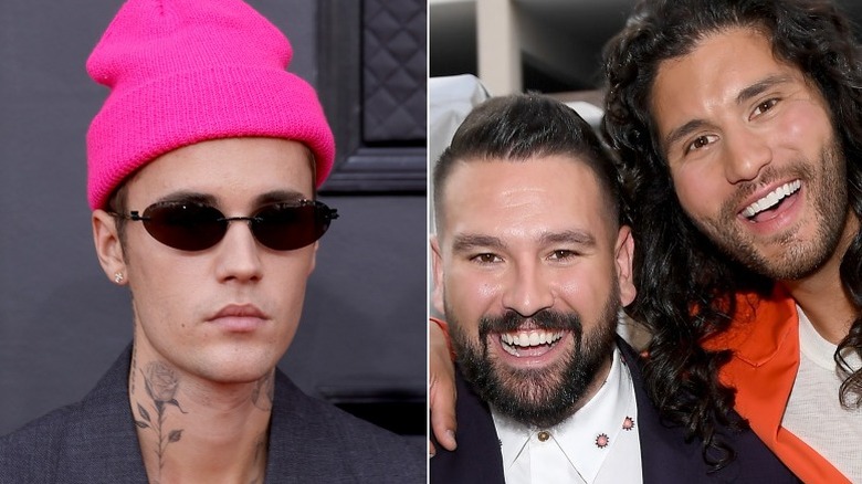 Justin Bieber en bonnet rose, Dan + Shay souriant