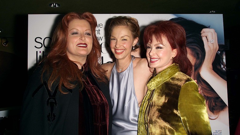 Wynonna Judd, Ashley Judd, Naomi Judd rient