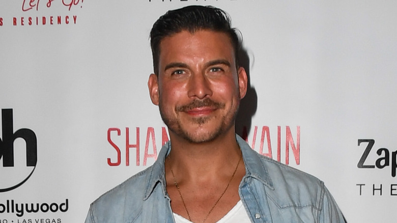 Jax Taylor portant un collier