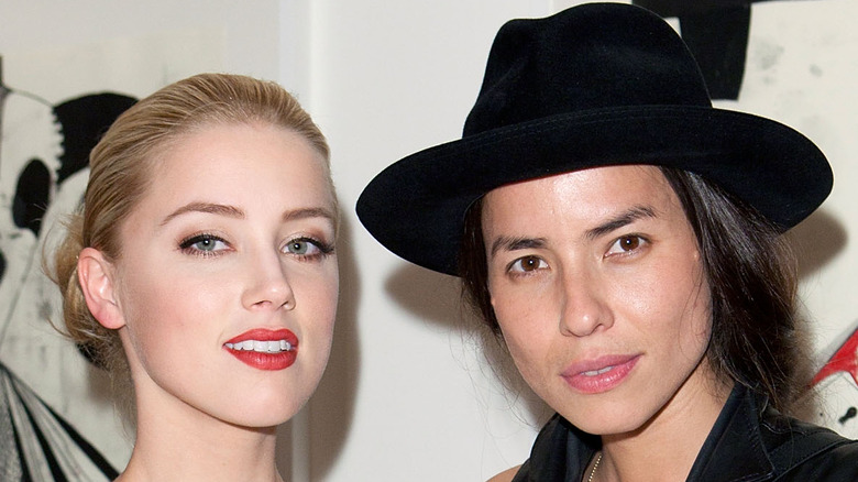 Amber Heard et Tasya van Ree posant ensemble