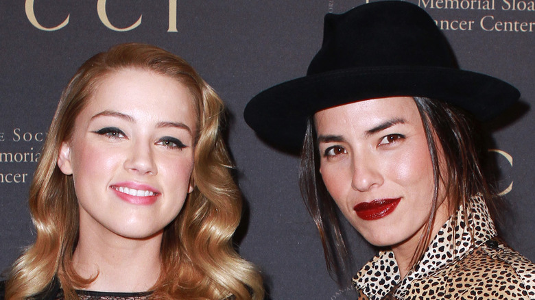 Amber Heard et Tasya van Ree posant ensemble