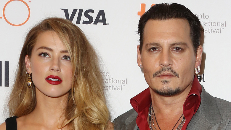 Amber Heard et Johnny Depp posent ensemble