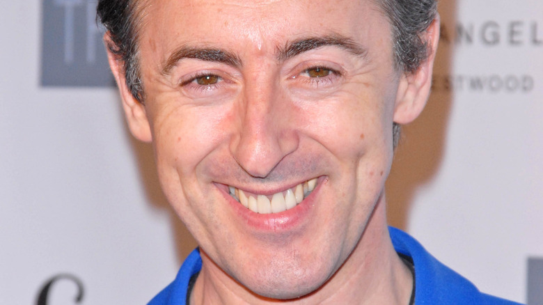 Alan Cumming souriant