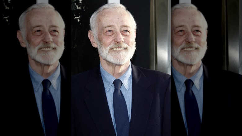 John Mahoney souriant