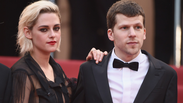 Kristen Stewart et Jesse Eisenberg posent 