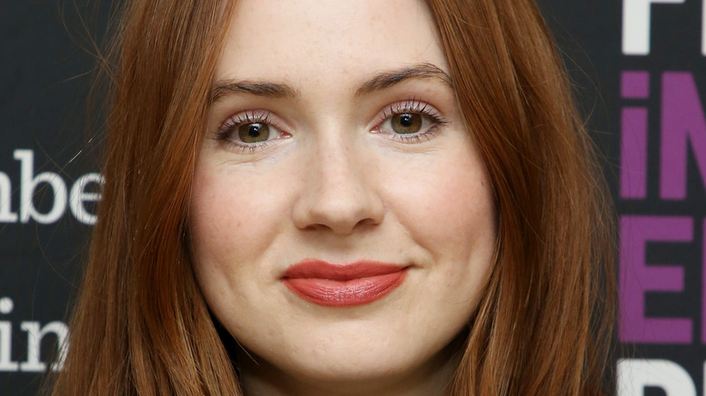 Karen Gillan souriante