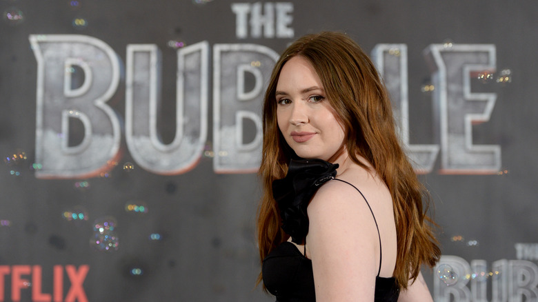 Karen Gillan posant