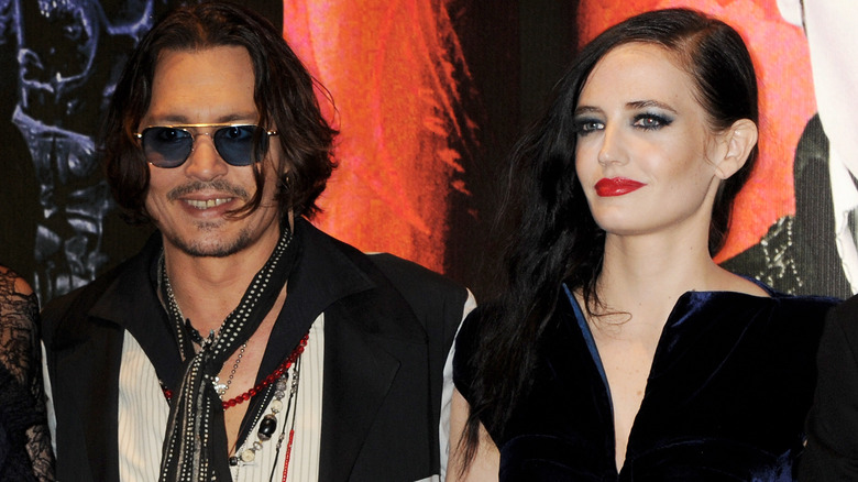 Johnny Depp et Eva Green assistent à une première 