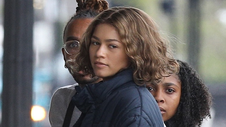 Zendaya avec une expression neutre