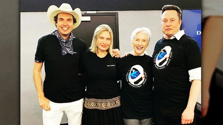 Tosca Musk avec maman et frères