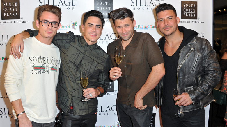 James Kennedy, Tom Sandoval, Tom Schwartz et Jax Taylor posant