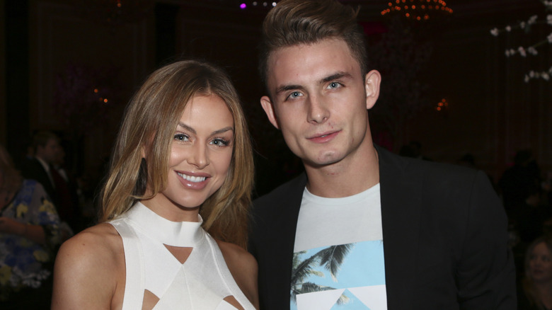 Lala Kent et James Kennedy souriant