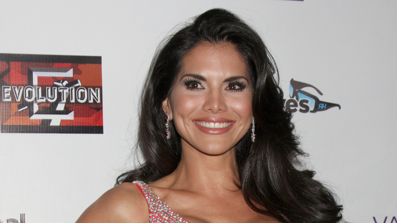 Joyce Giraud de Ohoven posant et souriant