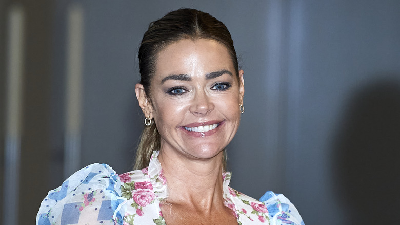 Denise Richards souriante