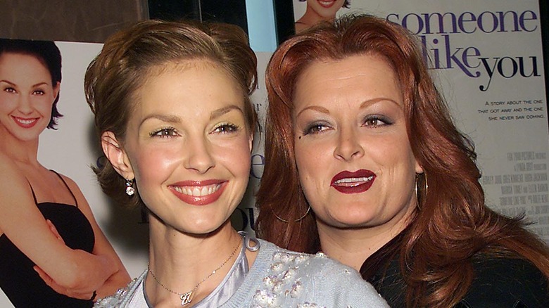 Ashley Judd avec Wynonna Judd lors d'une première de film