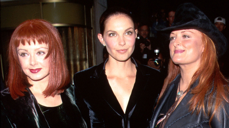 Naomi Judd, Ashley Judd et Wynonna Judd sur le tapis rouge