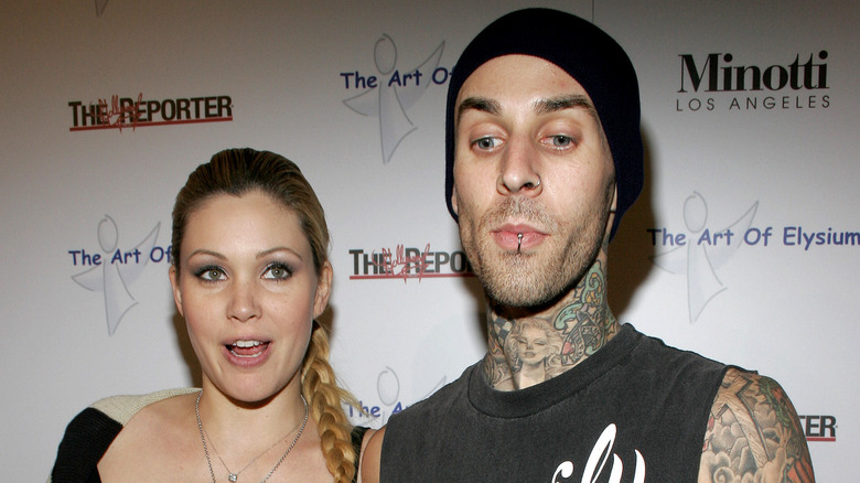 Travis Barker et Shanna Moakler posant