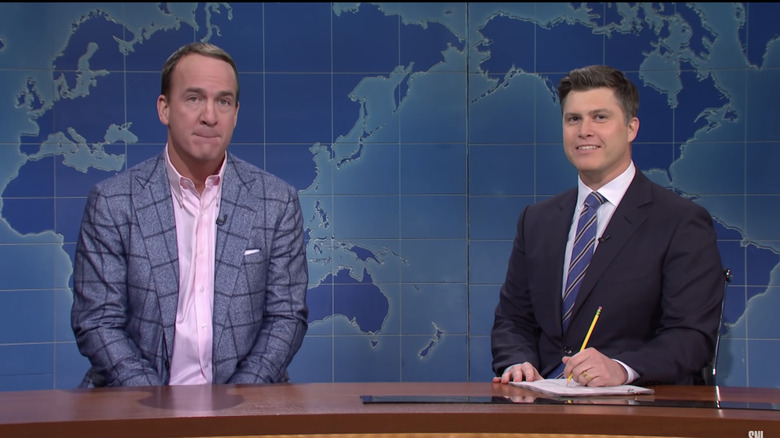 Peyton Manning et Colin Jost sur SNL