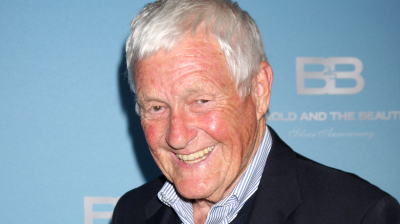 Orson Bean penché