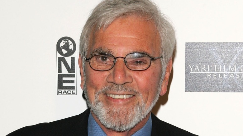 Alex Rocco souriant