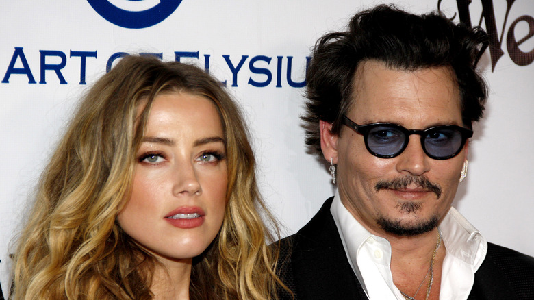 Amber Heard et Johnny Depp posent ensemble