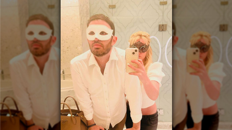 Britney Spears miroir selfie avec Cade Hudson