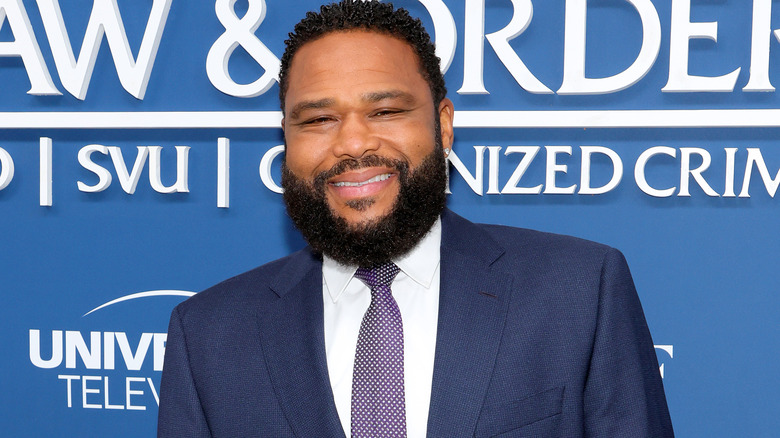 Anthony Anderson assiste à NBC 