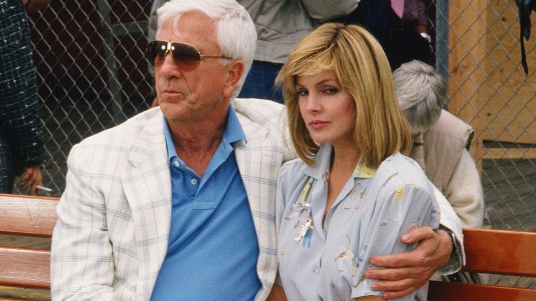 Leslie Nielsen et Priscilla Presley en tournage