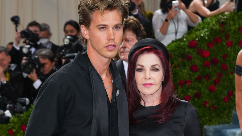 Austin Butler et Priscilla Presley au Met Gala 