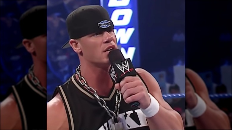 John Cena rappe sur le ring