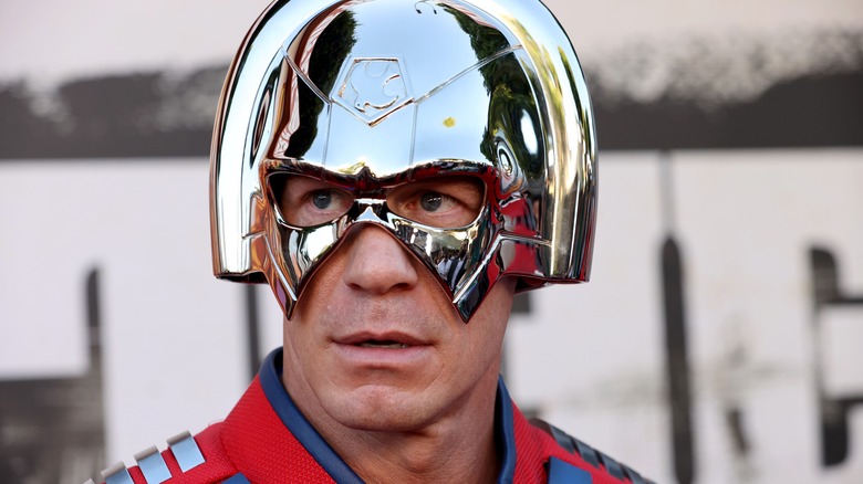 John Cena en costume de pacificateur