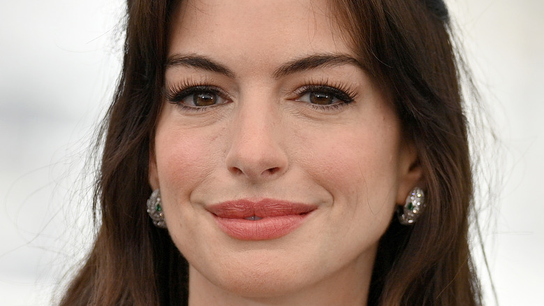 Anne Hathaway avait tous les yeux rivés sur elle au Festival de Cannes