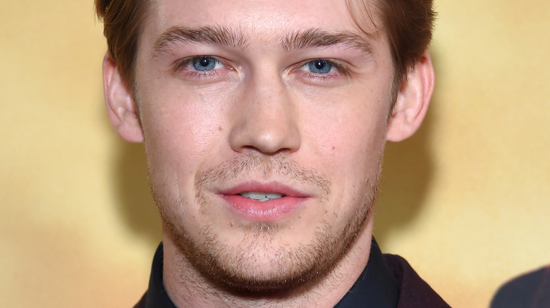 Joe Alwyn révèle ce que Taylor Swift ressent à propos de ses scènes torrides lors de conversations avec des amis