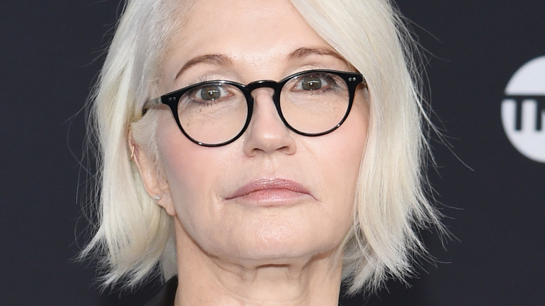 La clarification épicée d’Ellen Barkin sur sa relation avec Johnny Depp illumine Twitter