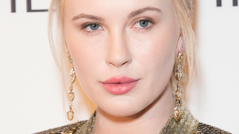 Le commentaire troublant d’Ireland Baldwin affirme que son ex a déjà parlé de maman Kim