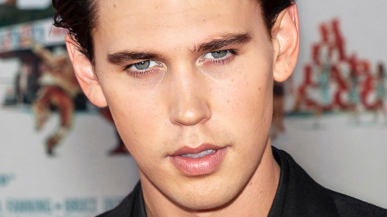 Le lourd tribut qu’Austin Butler dit jouer Elvis Presley a pris sur son corps