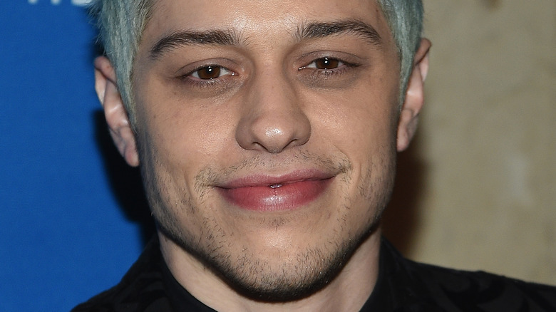 Pete Davidson prouve qu’il a littéralement le dos de Kim Kardashian