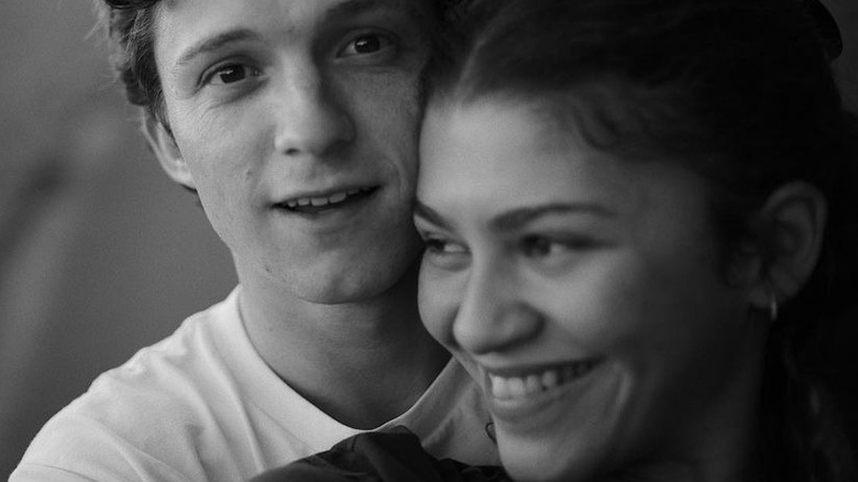 Zendaya et Tom Holland câlins