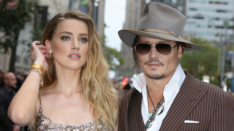 Amber Heard et Johnny Depp posent ensemble